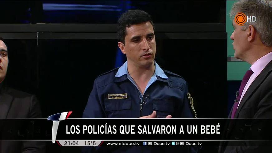 Los policías que salvaron al bebé y sus papás, juntos