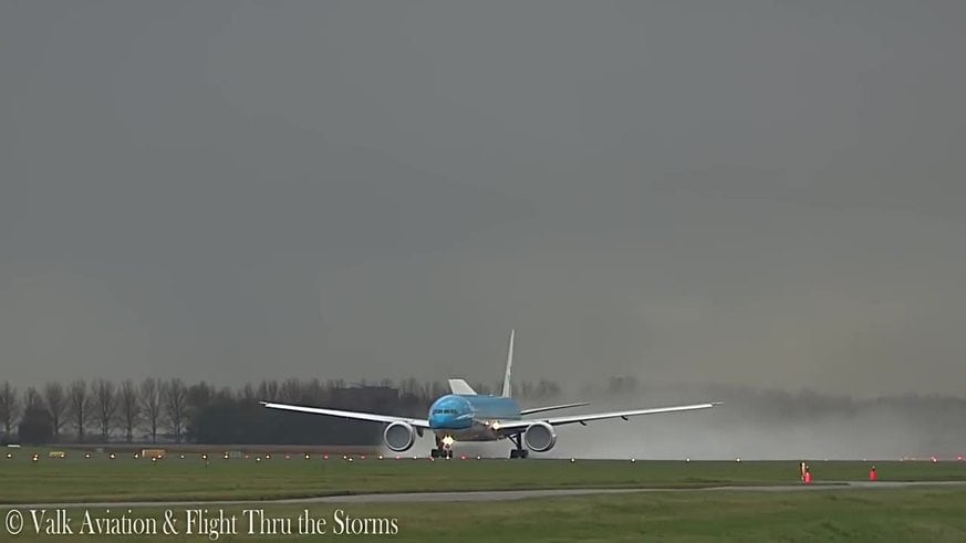 Un rayo impactó en un avión de KLM