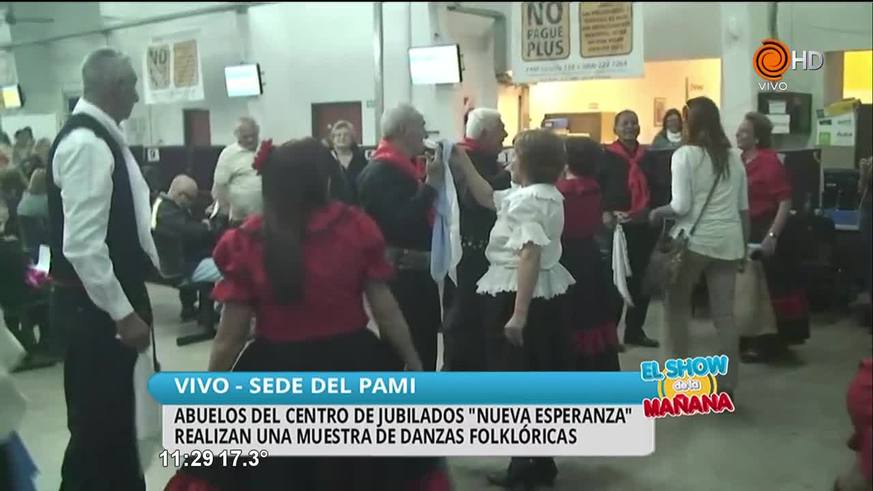 Muestra de danzas folklóricas de abuelos