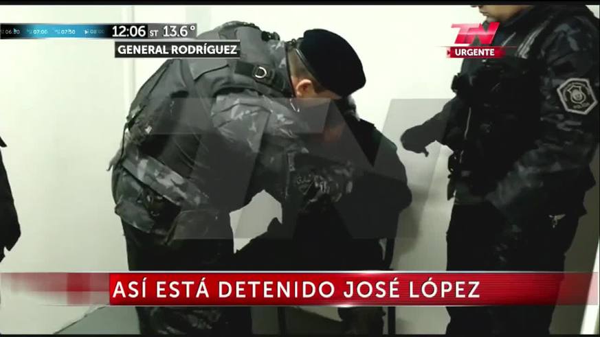 La imagen de José López detenido