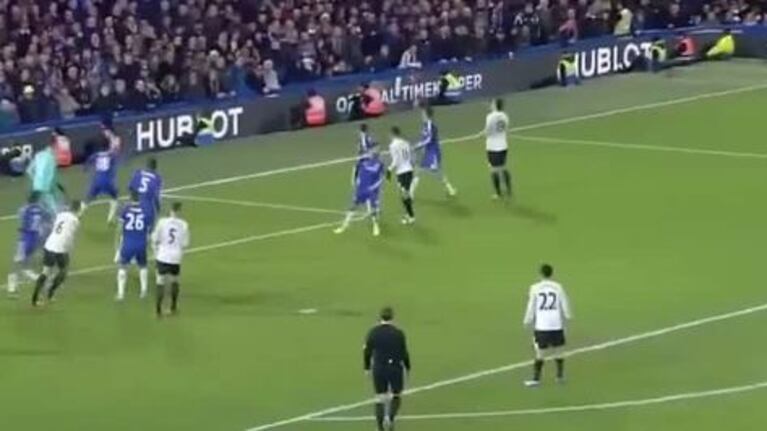 Pirueta y gol de Funes Mori