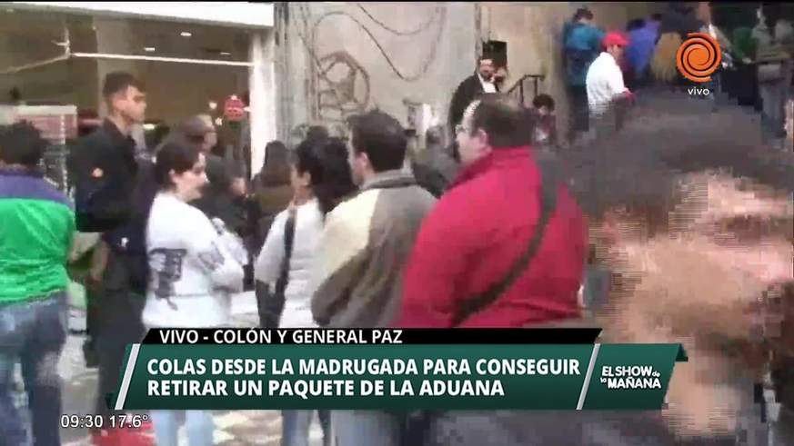 Largas filas para retirar paquetes en la aduana