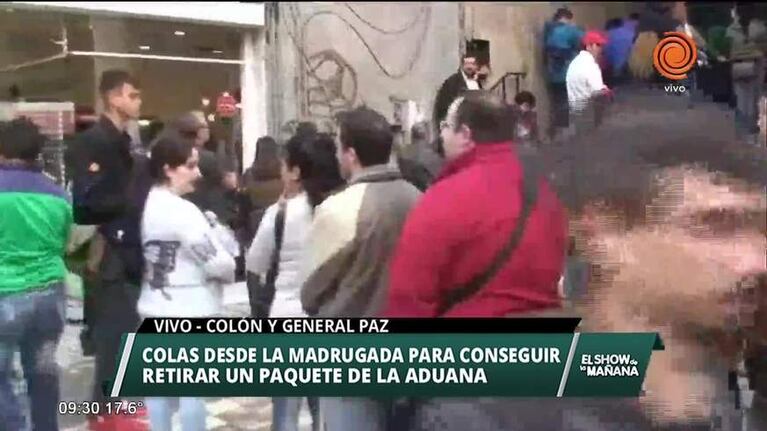 Largas filas para retirar paquetes en la aduana