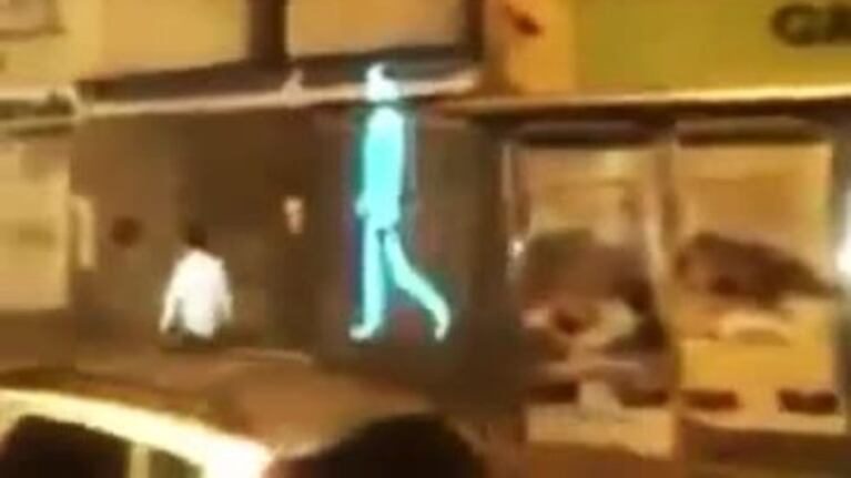 El holograma de Chávez camina por Caracas
