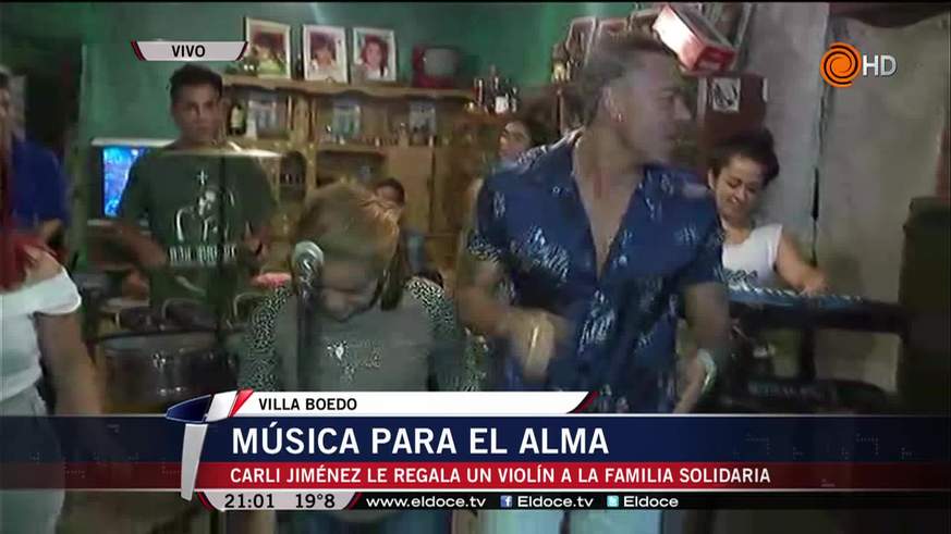 El Carli Jiménez cantó con "Papai y su banda"