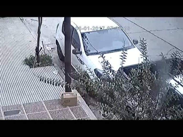 El ladrón fracasó y rompió el auto