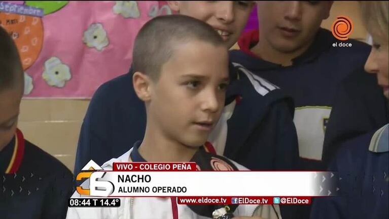 Nacho Nievas volvió a clases con sus compañeros "pelados"