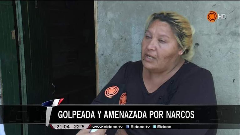 Denuncia que narcos la golpearon y amenazaron para que venda droga