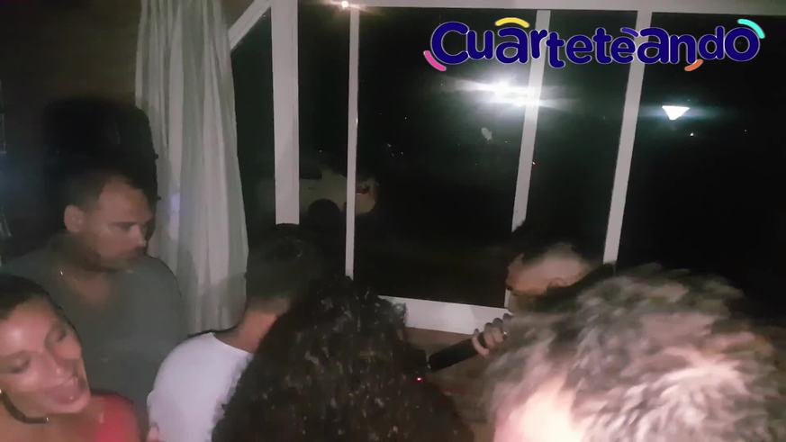 Tyago homenajeó al cuarteto en un karaoke