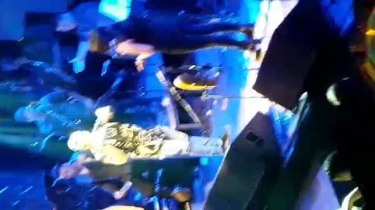 Le pidió casamiento en medio del baile