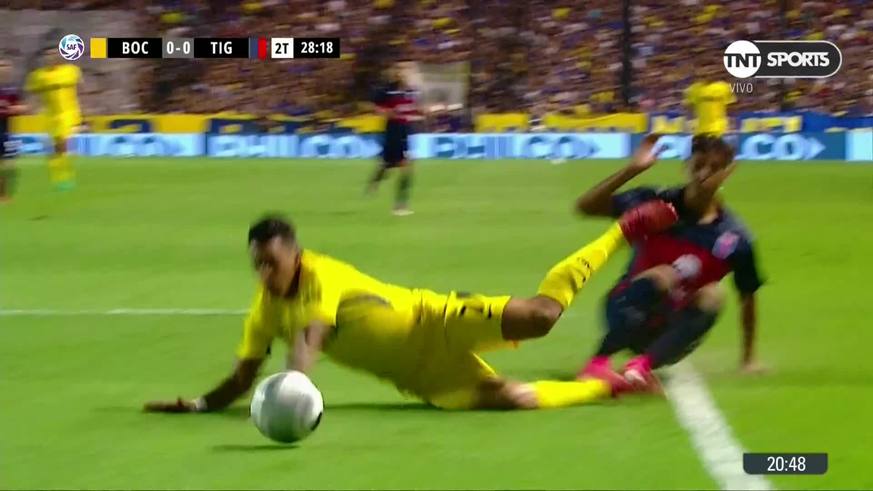 Cardona adelantó a Boca de penal