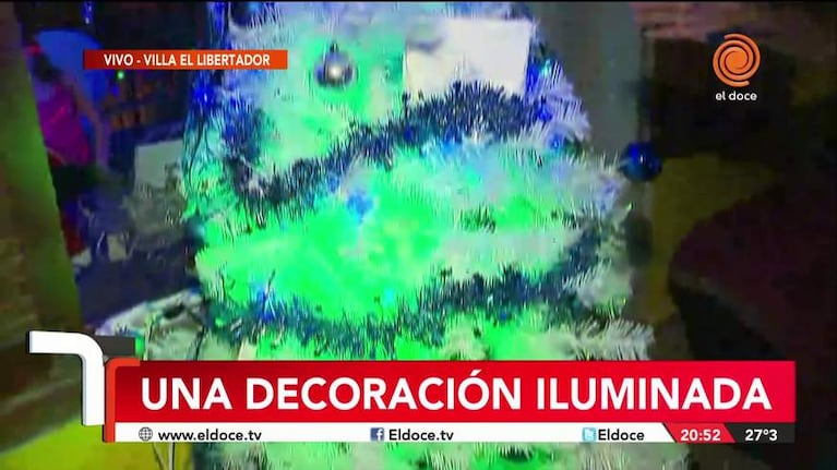 Decoraron su casa con muchas luces de Navidad