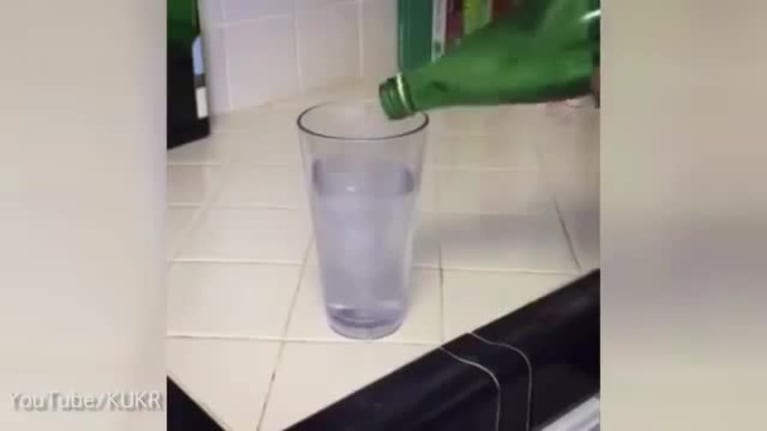 El vaso de agua más raro de la web