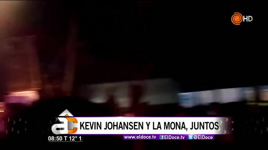 Kevin Johansen cantó con la Mona Jiménez en el baile