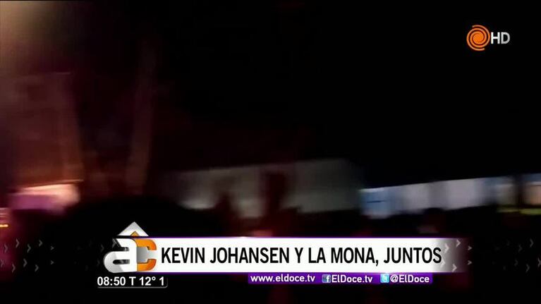 Kevin Johansen cantó con la Mona Jiménez en el baile