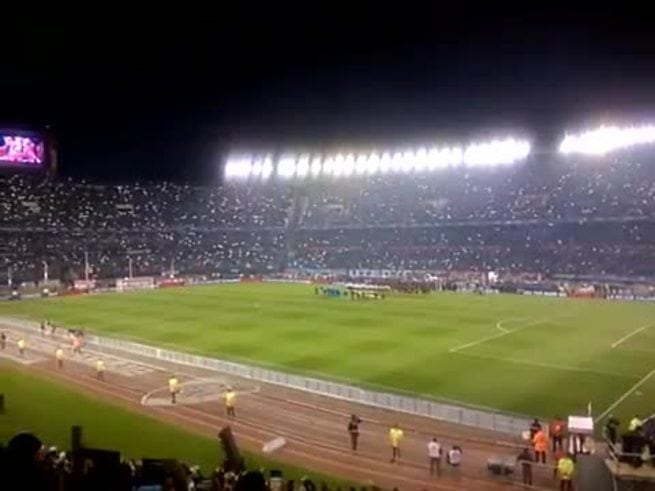 El Himno cantado por Ulises, desde la tribuna