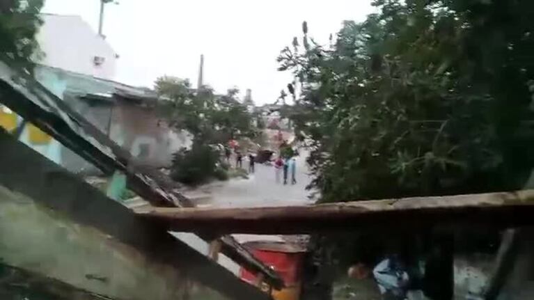 Policías y vecinos se enfrentaron en barrio Pueyrredón