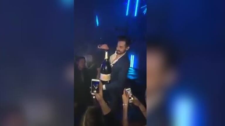 Compró un champagne a 35 mil euros y se le cayó