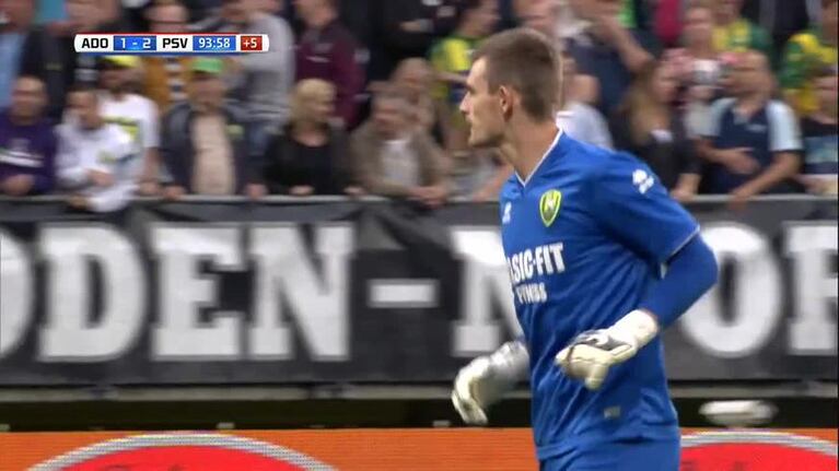 ¡Golazo! Arquero empató con un taco sobre la hora