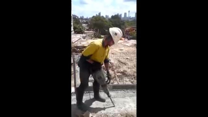 Canta como Pavarotti y trabaja en la construcción 