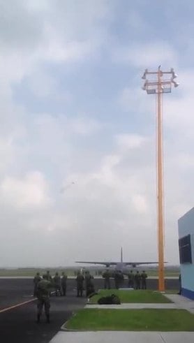 Así chocaron dos aviones en México