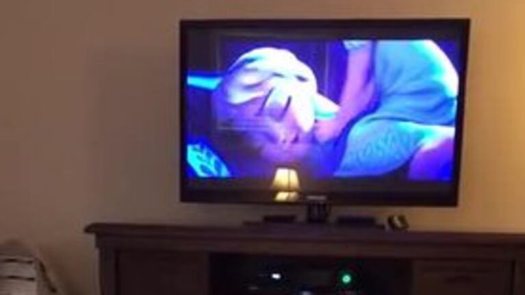 Dos bebés recrean una escena de Frozen