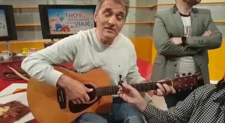 Jorge Cuadrado cantando "Melodía de Arrabal"