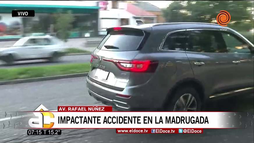 Un auto con cinco jóvenes se dio vuelta y chocó contra árboles