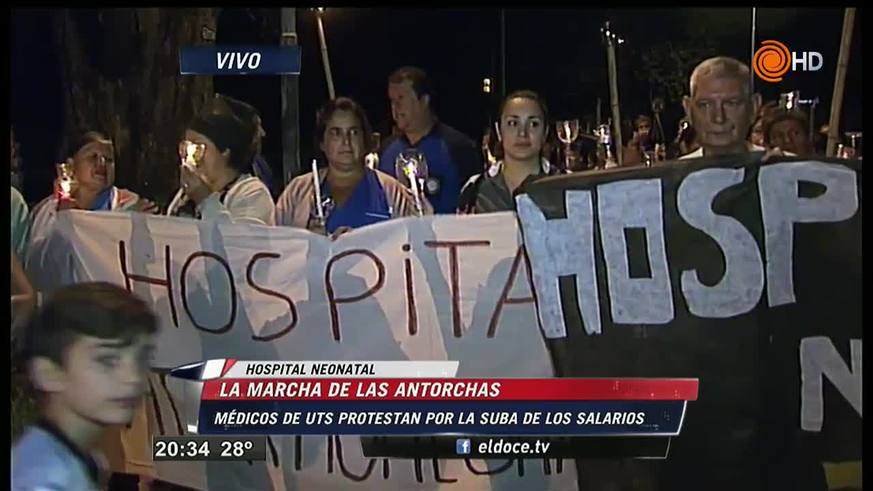 Los médicos hicieron una marcha de las antorchas