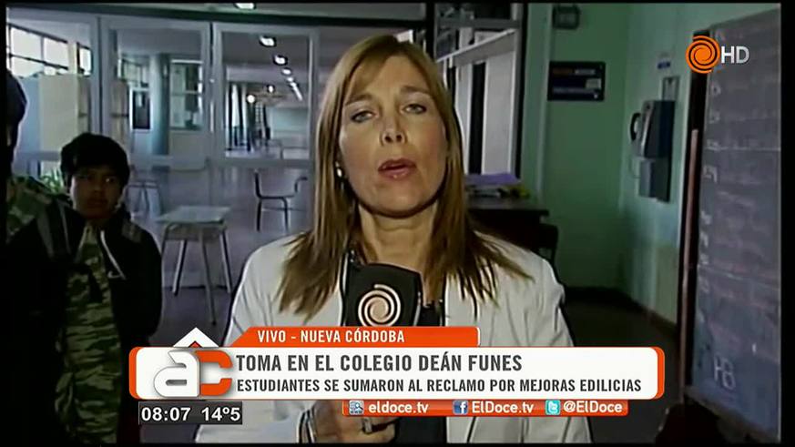 Colegio Deán Funes tomado