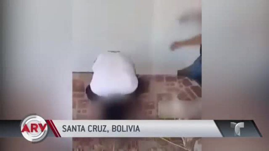 Publicó un video azotando a su hijo