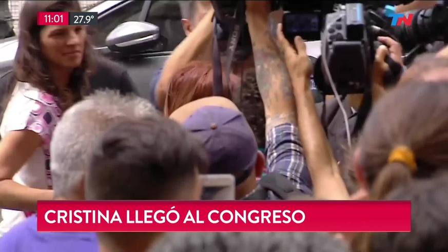 Cristina llegó a su primera sesión como senadora