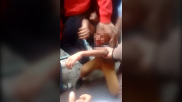 Golpearon a un nene que robó un celular en Córdoba