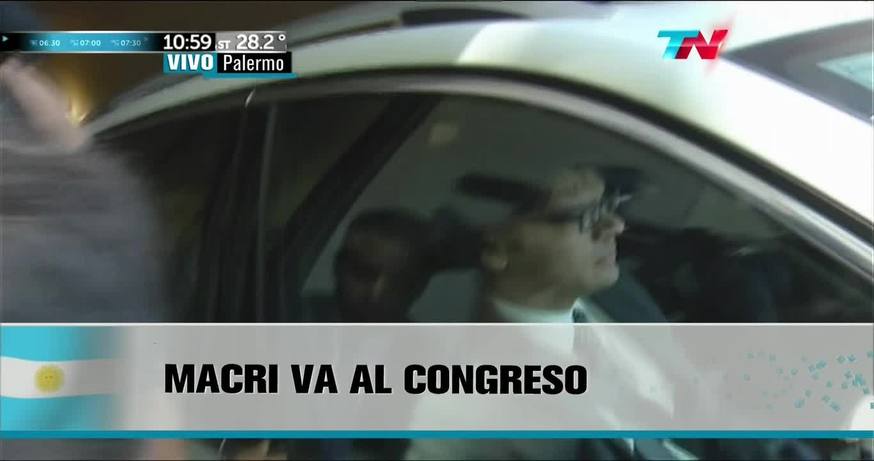 Macri salió de su casa ante una multitud