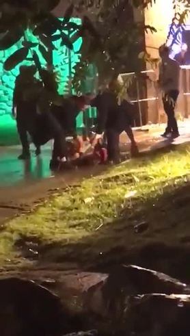 La brutal pelea entre chicas a la salida de un boliche