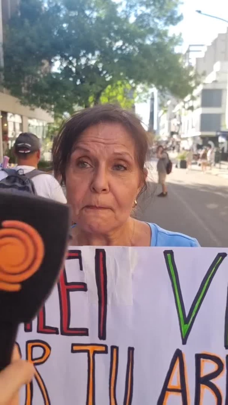 Se vino desde Canadá por Milei