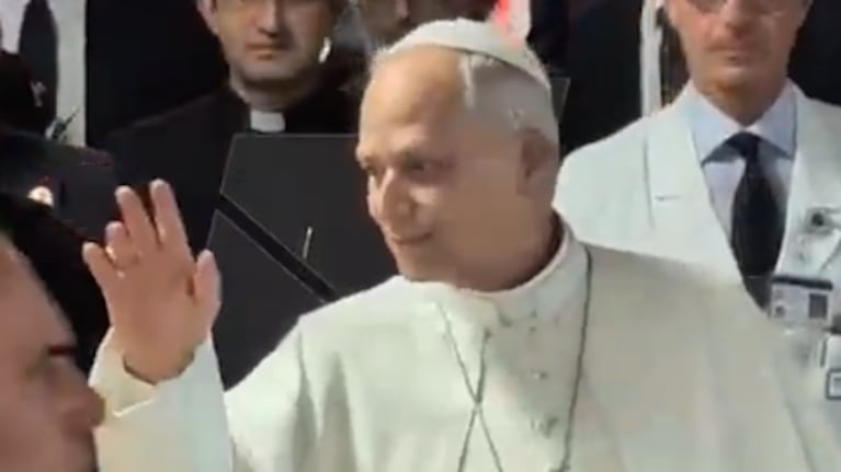 Así abandonó el Papa el hospital a cuatro días de la operación de pulmón