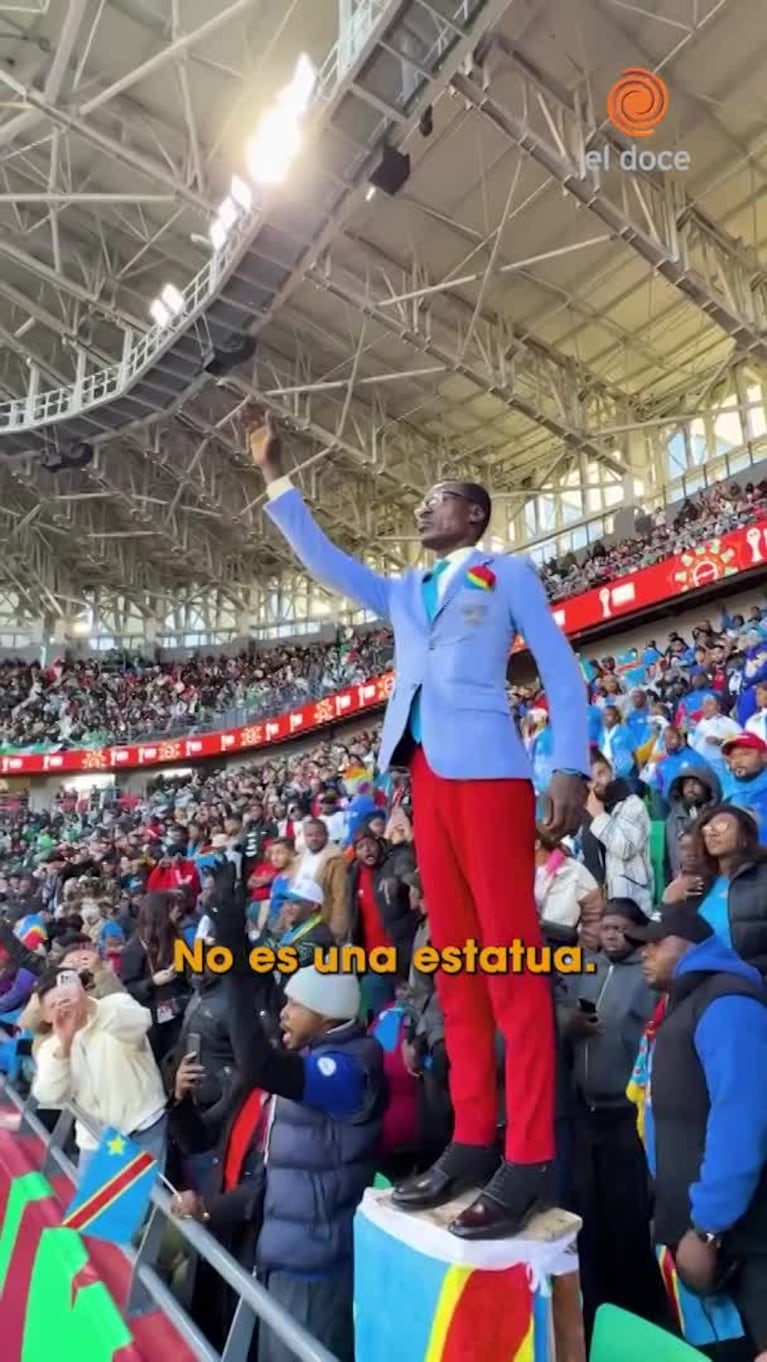 Lumumba Vea, la “estatua roja” que sorprende al Mundial