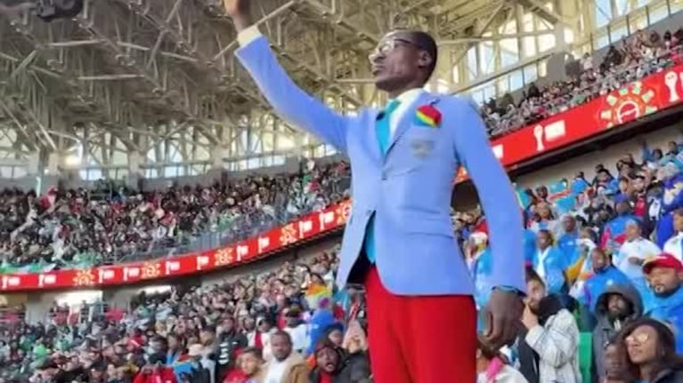 Lumumba Vea, la “estatua roja” que sorprende al Mundial