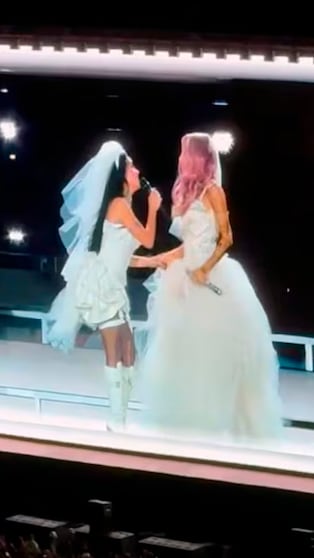 Lali y Tini cantaron juntas vestidas de novia