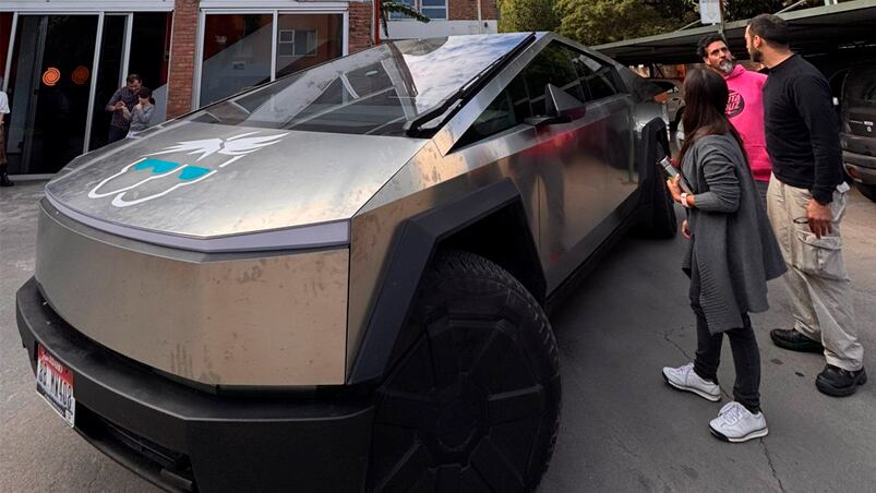 Cybertruck de Tesla en Seguimos en El Doce