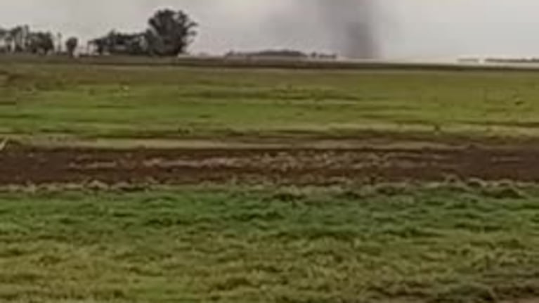 Grabaron un tornado en el sur de Córdoba