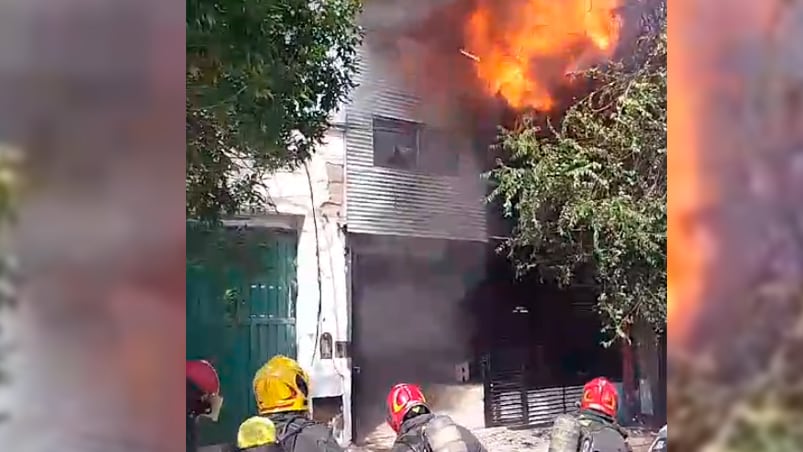 Drama por un incendio en una pensión de barrio San Martín