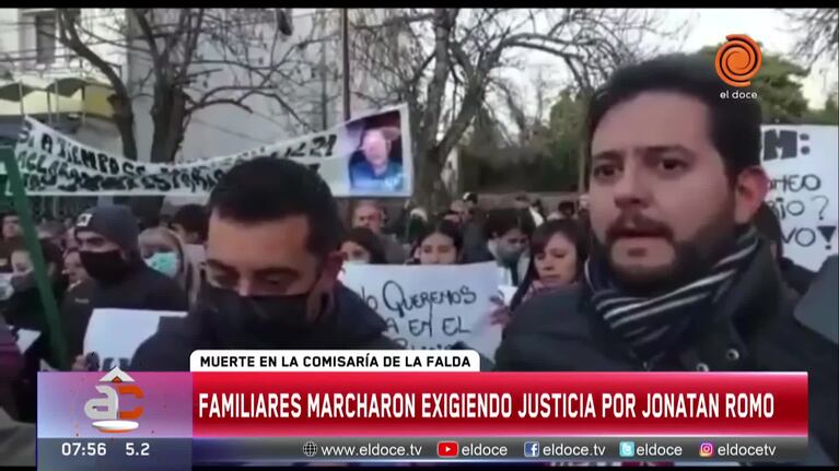 La familia de Jonatan Romo marchó en La Falda para exigir justicia