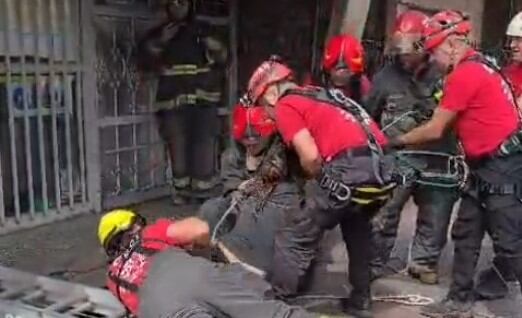 Rescataron a una mujer que cayó a un pozo negro en Córdoba