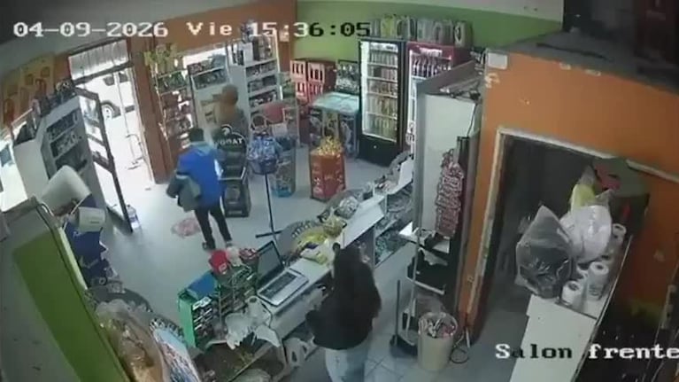Asaltó un kiosco, encerró a la cajera y atendió a una cliente