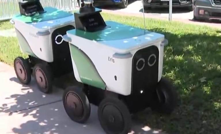 El Doce llegó a Miami y se sorprendió con los robots delivery en las calles