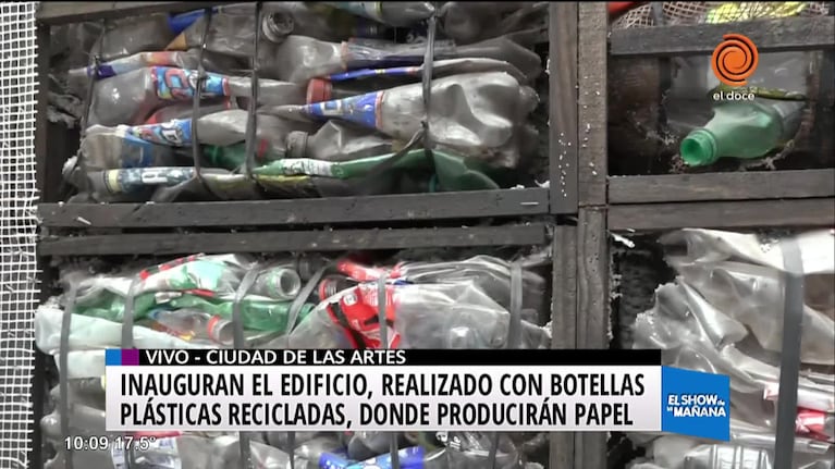 Una sala hecha con botellas para la Universidad Provincial