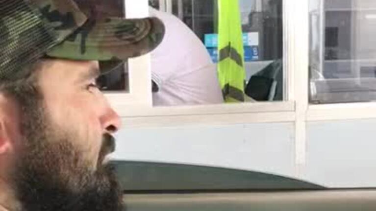 No pagan peaje por los baches en la autopista
