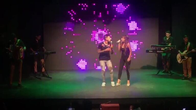 "Ramito de violetas", Tyago y Magui